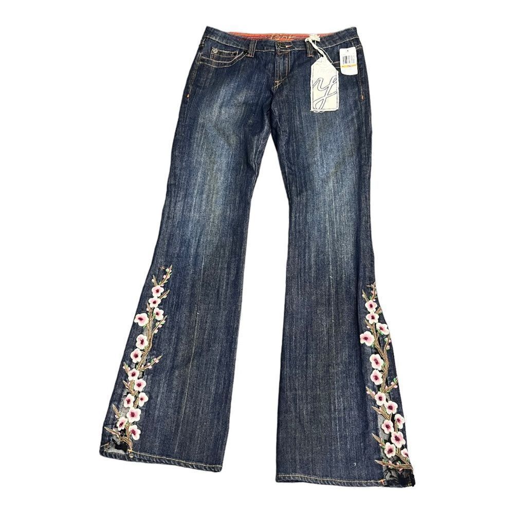 NWT BOHO women’s YANK mid rise flare leg flower embroidered jeans size 29